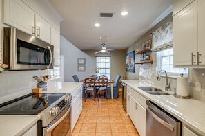 Coffee/tea maker, fridge, microwave, stovetop - 5 Blocks to Shore: PCB Escape w/ Screened Porch (Panama City Beach)