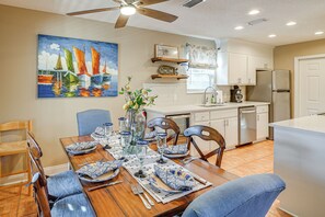 Dining - 5 Blocks to Shore: PCB Escape w/ Screened Porch (Panama City Beach)