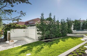 Property grounds - Luxury Mansion with Direct Woodford Bay Access & NYE Fireworks Views (Longueville)