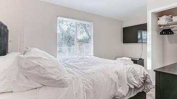 Bureau, accès Internet, draps fournis