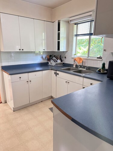 Spacious 8-bedroom house in gorgeous Richmond with AC