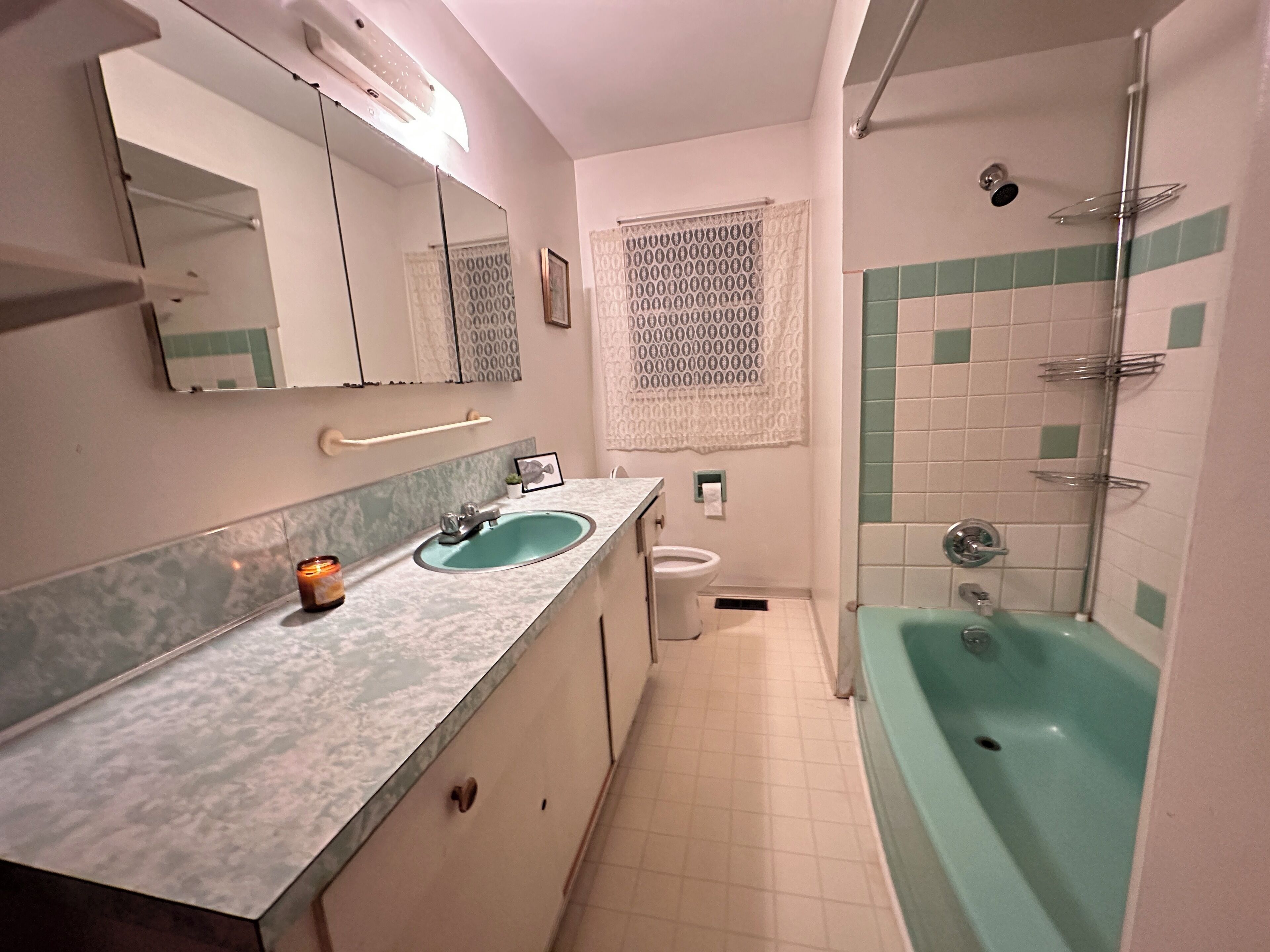 Hårføner, håndklær, såpe og toalettpapir