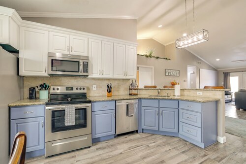 Private Pool & Hot Tub: Dog-Friendly Live Oak Home