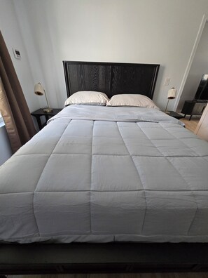 1 bedroom, iron/ironing board, free WiFi, bed sheets - Beautiful, new 1 bdr/1ba in charming Altadena. Walk or jog to the Rose Bowl. (Altadena)
