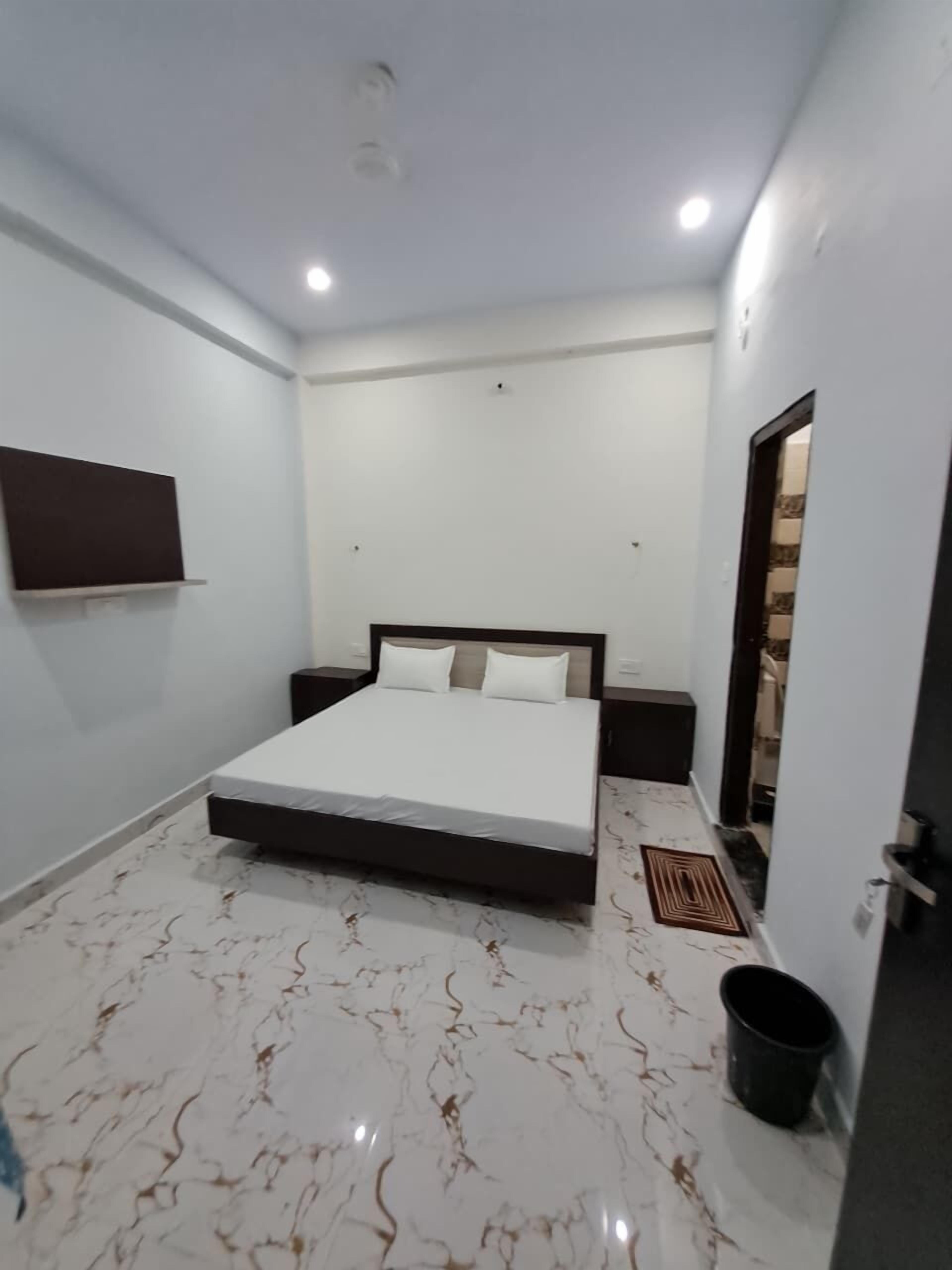 Double Room | Free WiFi