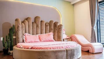 Estúdio empresarial, sacada, vista para a praia | Individualmente decorados, individualmente mobiliados, escrivaninha