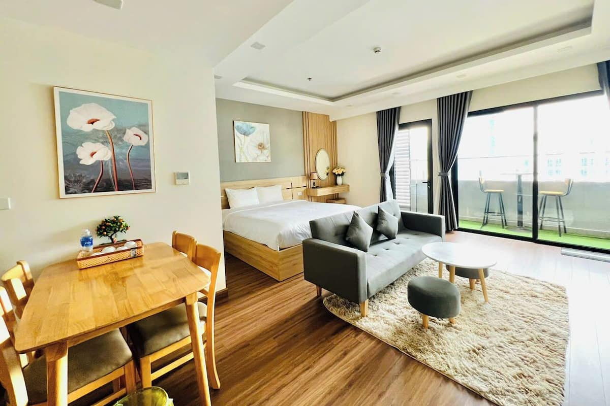 Basic Studio Suite, Balcony, Beach View | Living area