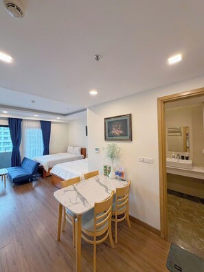 Comfort Studio, Balcony, Beach View | Living area | 45-inch flat-screen TV with cable channels - FLC Quy Nhon - Sea View - AN NHIEN (Quy Nhơn)