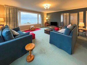 TV - 4 bedroom accommodation in Appin (Appin)
