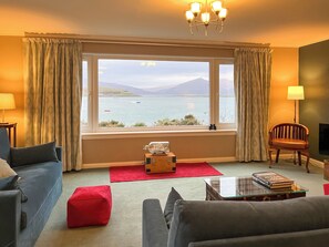 Living area - 4 bedroom accommodation in Appin (Appin)
