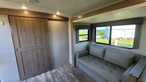 Living area - Pleasant 1-bedroom recreational vehicle with AC in Bradleyville (Bradleyville)