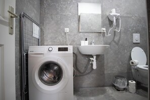 Basic Apartment | Bathroom - Chic 1BR Apartment Near Westbahnhof (Vienna)