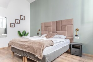 Basic Apartment | Iron/ironing board, free WiFi - Chic 1BR Apartment Near Westbahnhof (Vienna)
