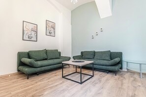 Basic Apartment | Iron/ironing board, free WiFi - Chic 1BR Apartment Near Westbahnhof (Vienna)
