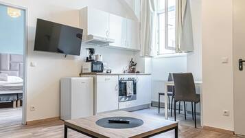 Basic Apartment | Private kitchenette