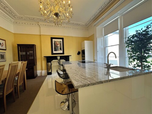 Stunning exclusive apartment in Clifton, Bristol, UK 2 bedrooms 6 beds 2 baths