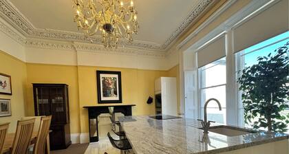 Stunning exclusive apartment in Clifton, Bristol, UK 2 bedrooms 6 beds 2 baths