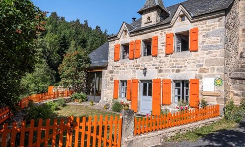 Cottage by Rimeize River in Aubrac
