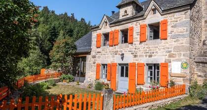 Cottage by Rimeize River in Aubrac