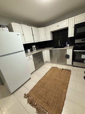 Private kitchen - Cozy 2-bedroom house in amazing New Haven (New Haven)