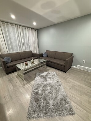 Living area - Cozy 2-bedroom house in amazing New Haven (New Haven)