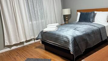 Fer et planche à repasser, accès Internet, draps fournis