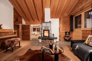 TV, fireplace, stereo