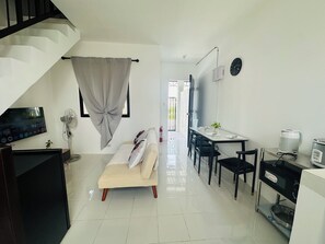 Living area - 2BR Apartment Near Clark Airport - Fast WIFI - Self Check-In (Mabalacat City)