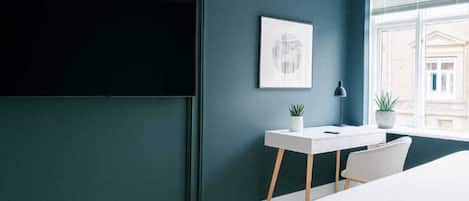 Deluxe Suite, 1 Bedroom, City View | Laptop workspace, free WiFi