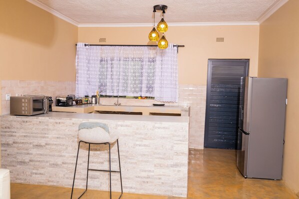 Comfort Apartment | Private kitchen - Pabvute 8859 (Victoria Falls)