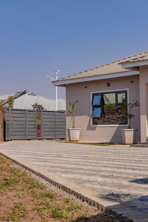 Exterior - Pabvute 8859 Apartments (Victoria Falls)