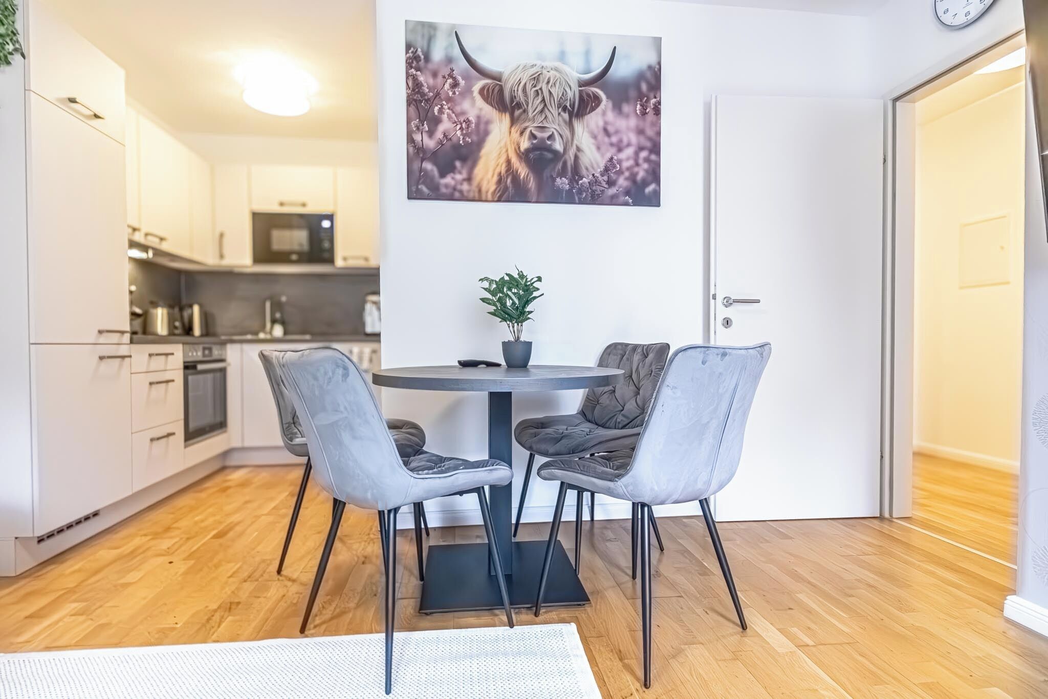 Basic Apartment | Private kitchen | Fridge, microwave, oven, stovetop