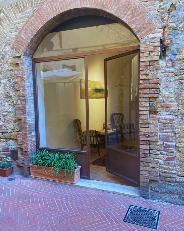 Exterior - Locanda Il Pino (San Gimignano)