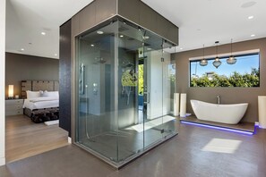 Shower, hair dryer, towels - West Hollywood Gem w/ Pool, Hot Tub & Fire Pit Near Melrose Ave (Los Angeles)
