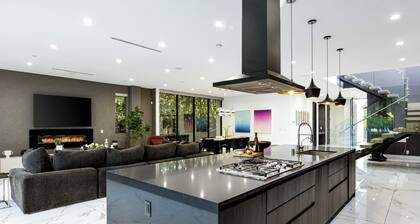 West Hollywood Gem w/ Pool, Hot Tub & Fire Pit Near Melrose Ave