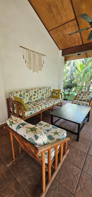 Basic House, Patio, Beach View | Free WiFi - Rancho Las Tres Gaviotas  (La Libertad)