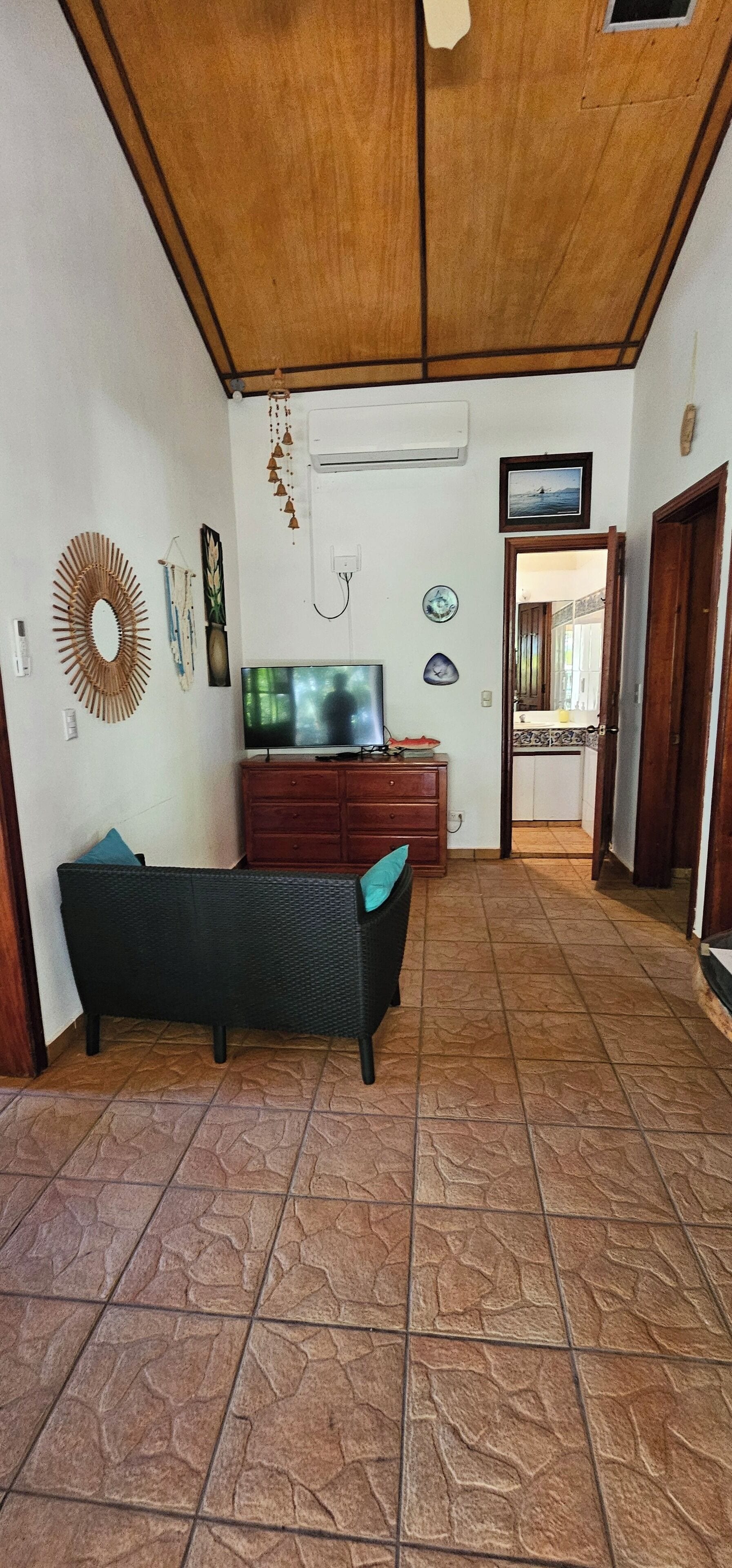 Family House, 5 Bedrooms, Private Pool, Beach View