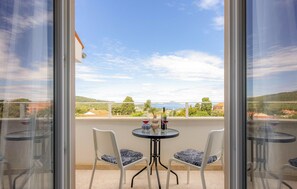 Outdoor dining - Awesome apartment in Veli Losinj with WiFi (Veli Losinj)