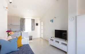 Smart TV - Awesome apartment in Veli Losinj with WiFi (Veli Losinj)