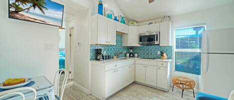 Fridge, microwave, stovetop, dishwasher