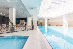 Pool - Luxury 19th Floor Condo with Pool, Gym & City View (Skopje)