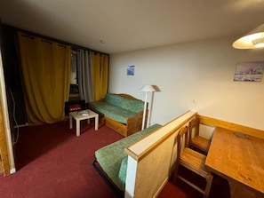 Living area - Val Thorens - Ski in - 4 people with balcony (Les Belleville)
