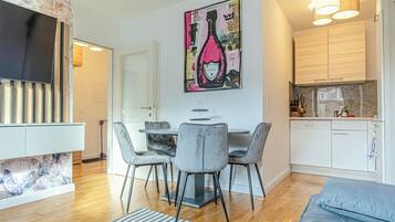 Basic Apartment | Living room