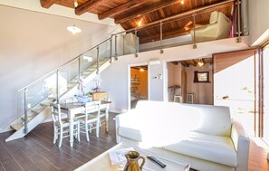 Smart TV - 1 bedroom nice home in Frazione Marcellano (Frazione Marcellano)