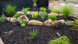 A landscaped garden with various plants and rocks. - Elwood Retreat - Sauna, 4 bedrooms, large garden, close to shops, cafe, train (Elwood)