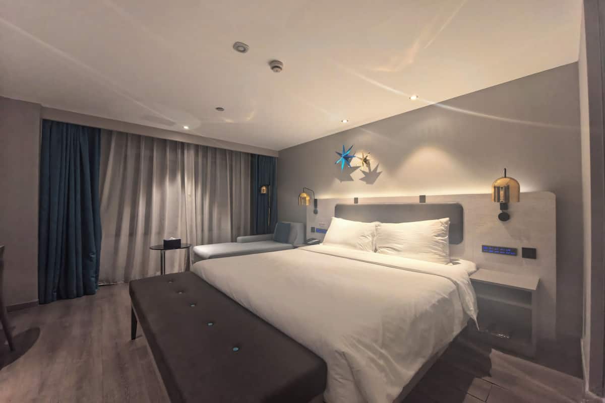 Executive Double Room, City View | Premium bedding, down duvets, in-room safe, desk