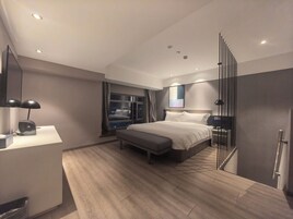 臻選豪華複式房 | 高級寢具、羽絨被、迷你吧、房內夾萬