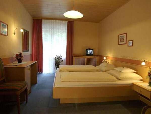 1 Schlafzimmer, Schreibtisch, Reisekinderbett, WLAN
