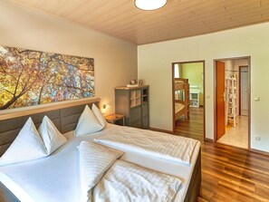 1 Schlafzimmer, Schreibtisch, Reisekinderbett, WLAN