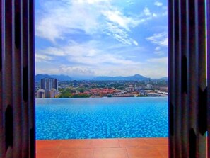 Outdoor pool - The Horizon Ipoh L20 by Grab A Stay (Ipoh)